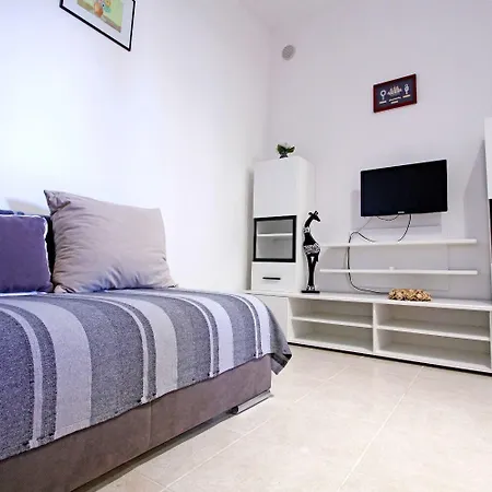 Nika נין